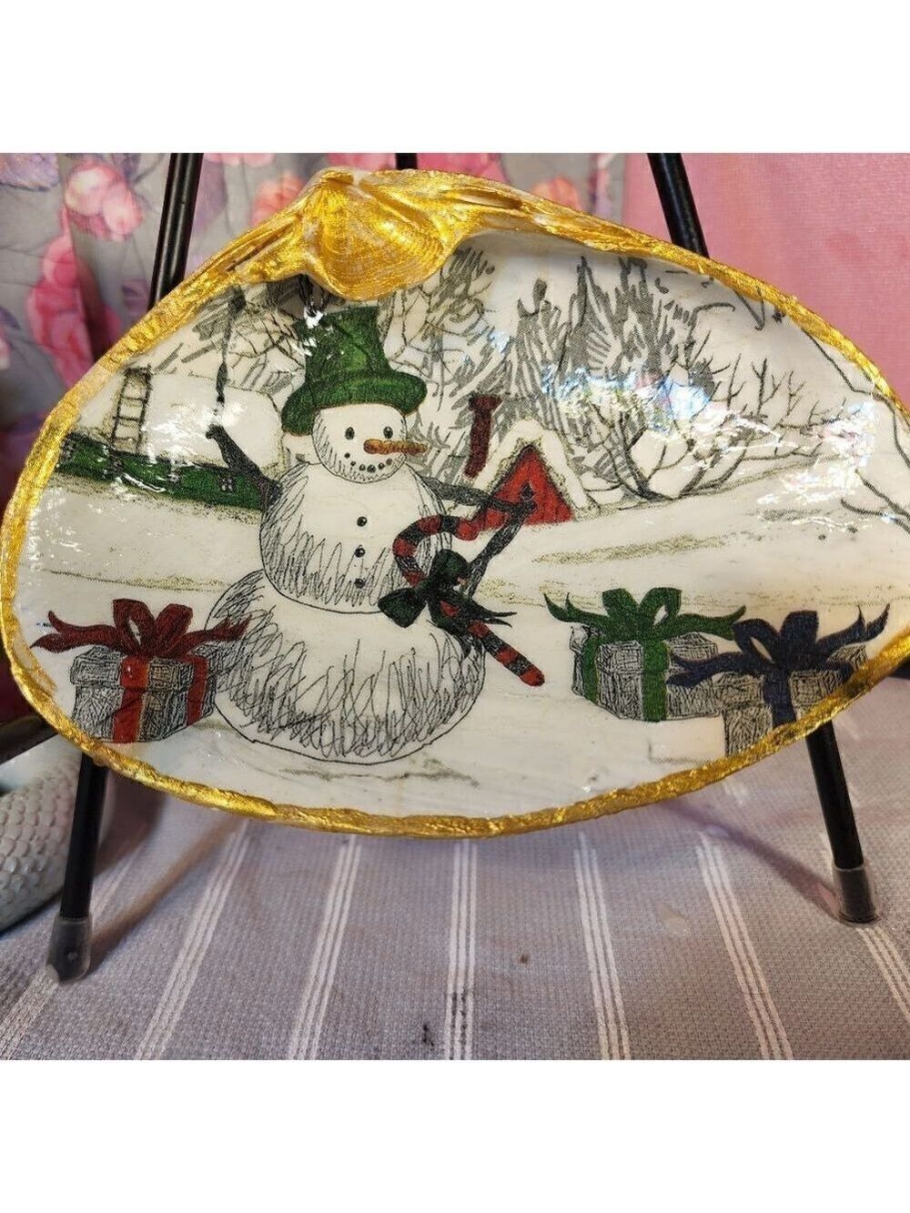 DECOUPAGE CLAM SHELL DECOUPAGE SNOWMAN ON A CLAM SHELL TRINKET DISH